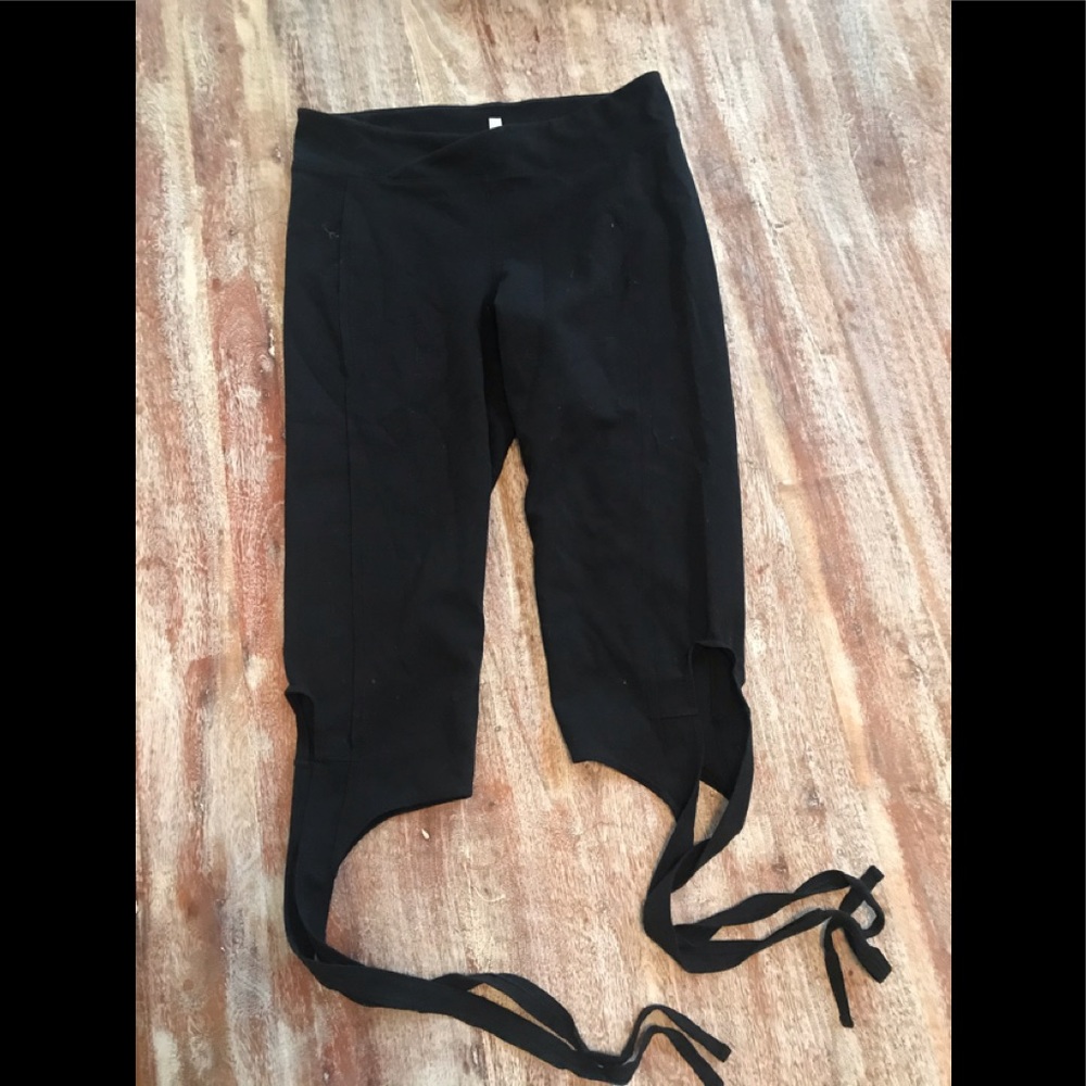 Tie up the side workout pants.